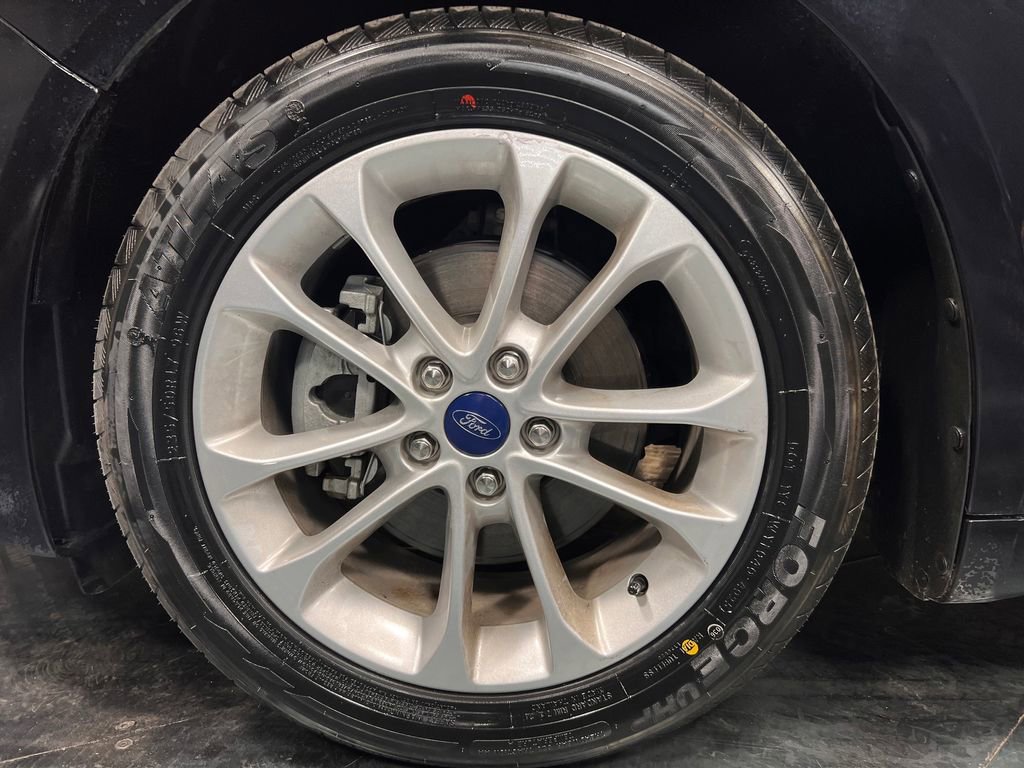Used 2020 Ford Fusion SE image 29
