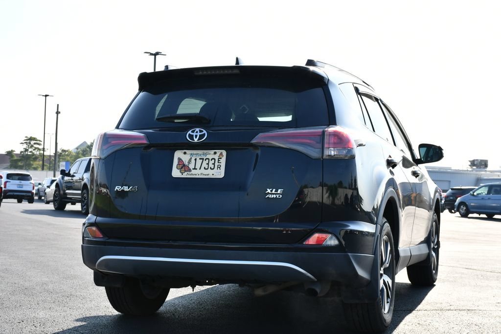 Used 2016 Toyota RAV4 XLE AWD/4WD image 5