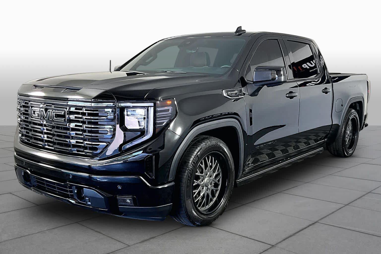Certified 2025 GMC Sierra 1500 Denali Ultimate AWD/4WD image 3