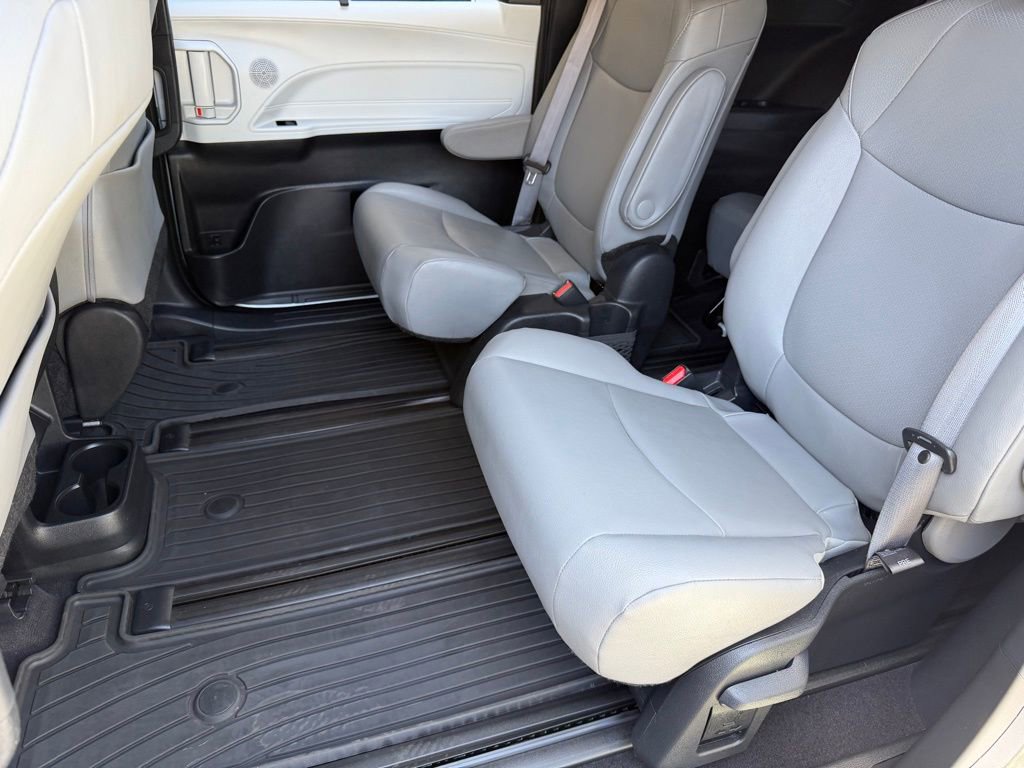 Used 2025 Toyota Sienna XLE w/ XLE Plus Package AWD/4WD image 19