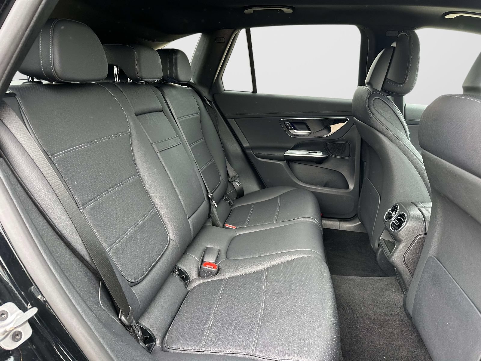 Used 2024 Mercedes-Benz GLC 300 image 11