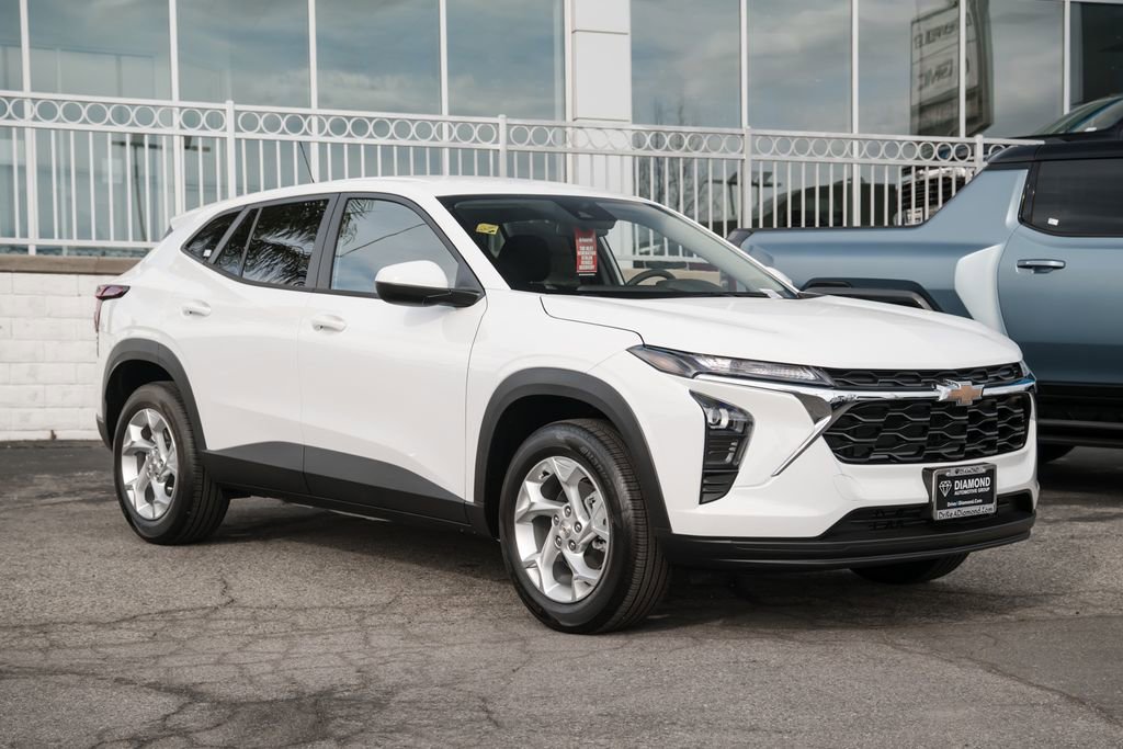 New 2026 Chevrolet Trax LS w/ LS Convenience Package FWD image 2