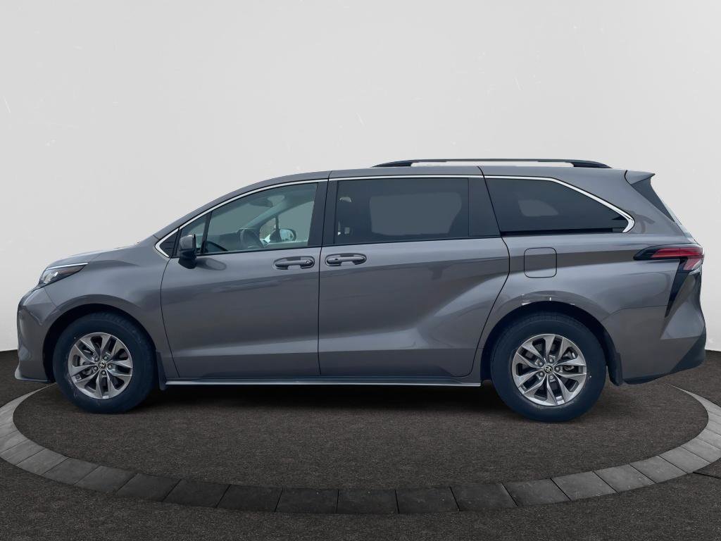 Used 2022 Toyota Sienna LE image 7