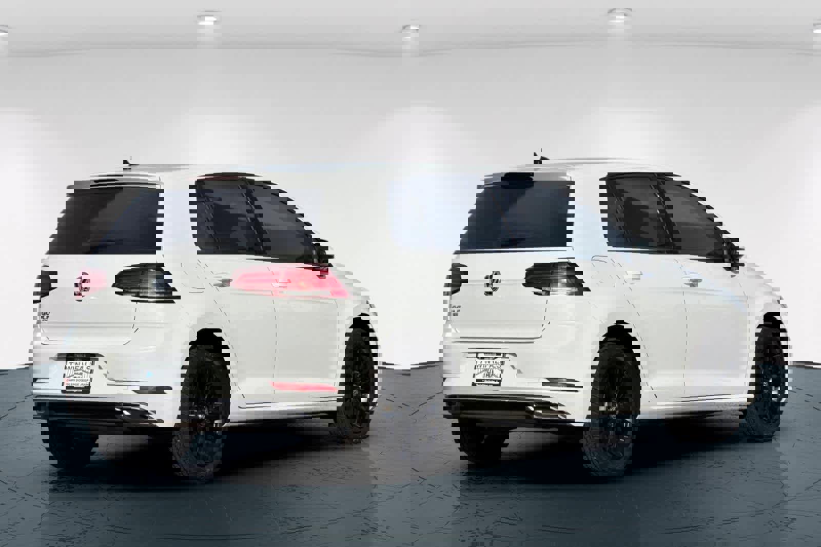 Used 2019 Volkswagen Golf SE image 2