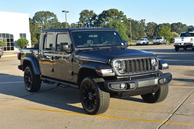 Used 2025 Jeep Gladiator Sport image 3