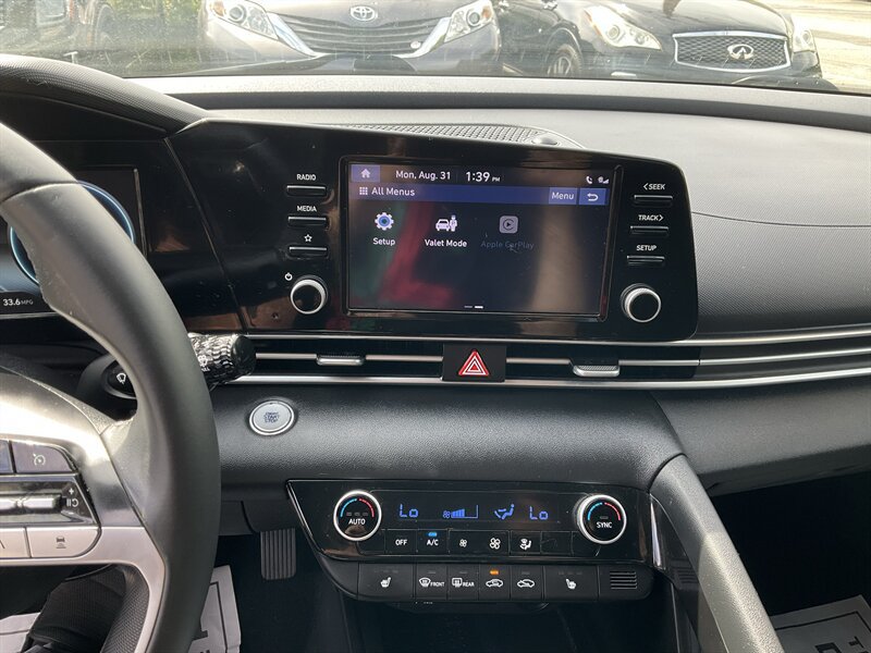 Used 2021 Hyundai Elantra SEL w/ Convenience + Premium Package FWD image 27