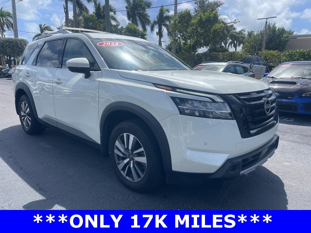 Used 2024 Nissan Pathfinder SL w/ Black Appearance Package