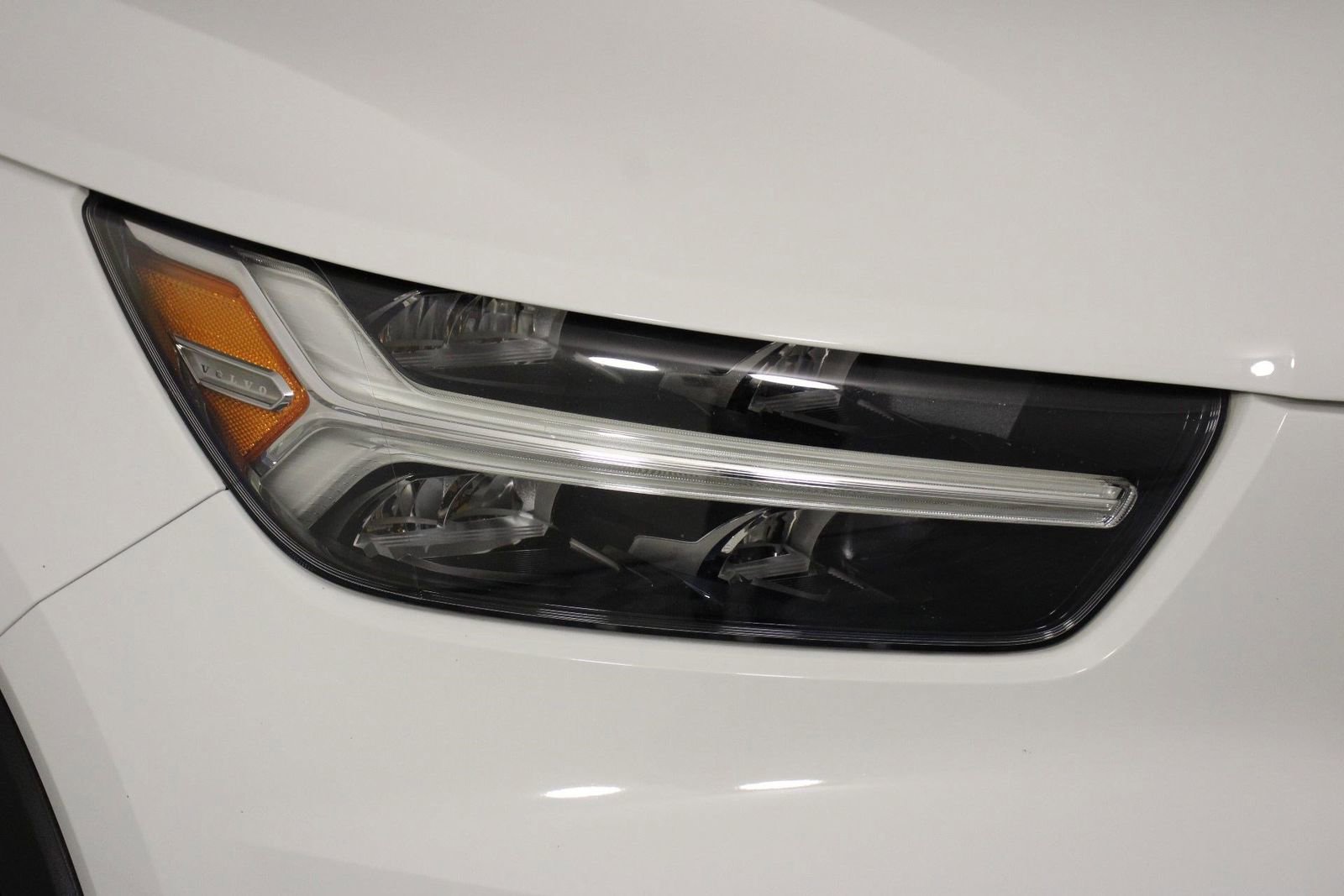 Used 2019 Volvo XC40 T5 Momentum image 26