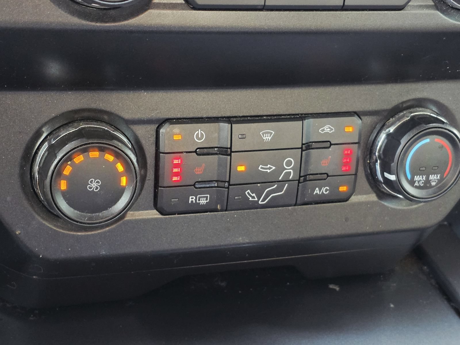 Used 2019 Ford F250 XLT w/ XLT Premium Package AWD/4WD image 23