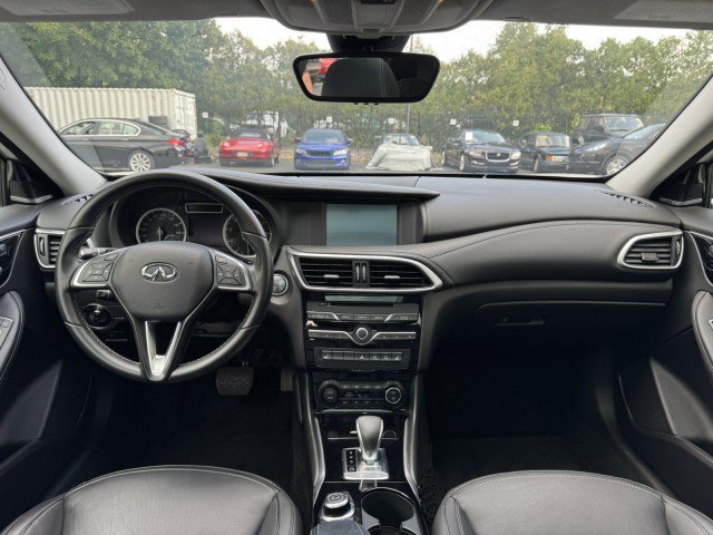Used 2018 INFINITI QX30 Premium w/ Navigation Package FWD image 32