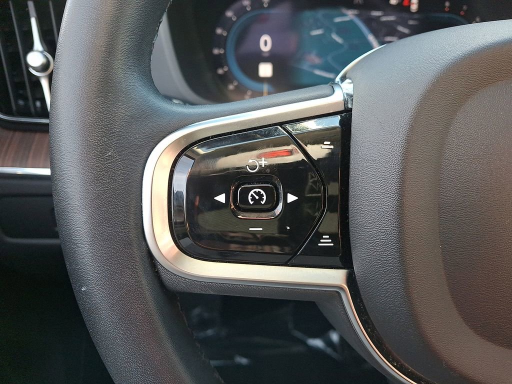 Used 2024 Volvo XC60 B5 Plus w/ Protection Package Premier AWD/4WD image 21