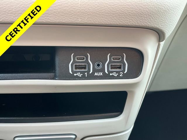 Used 2024 Chrysler Pacifica Touring-L image 26