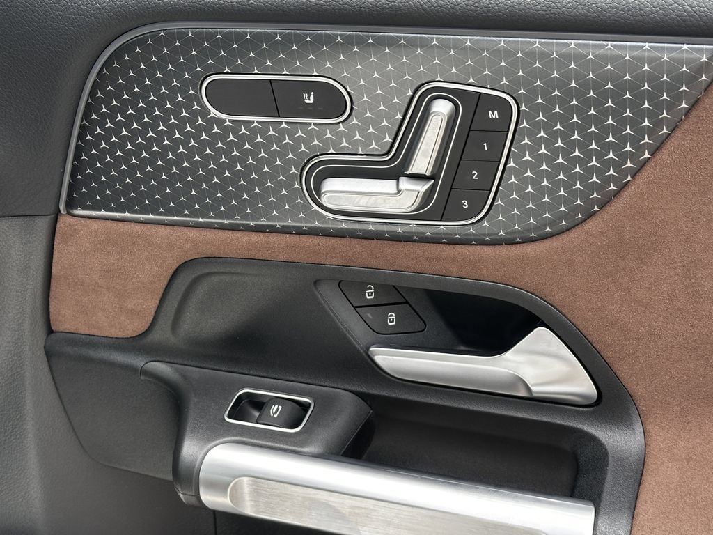 Certified 2025 Mercedes-Benz GLB 35 AMG 4MATIC image 17