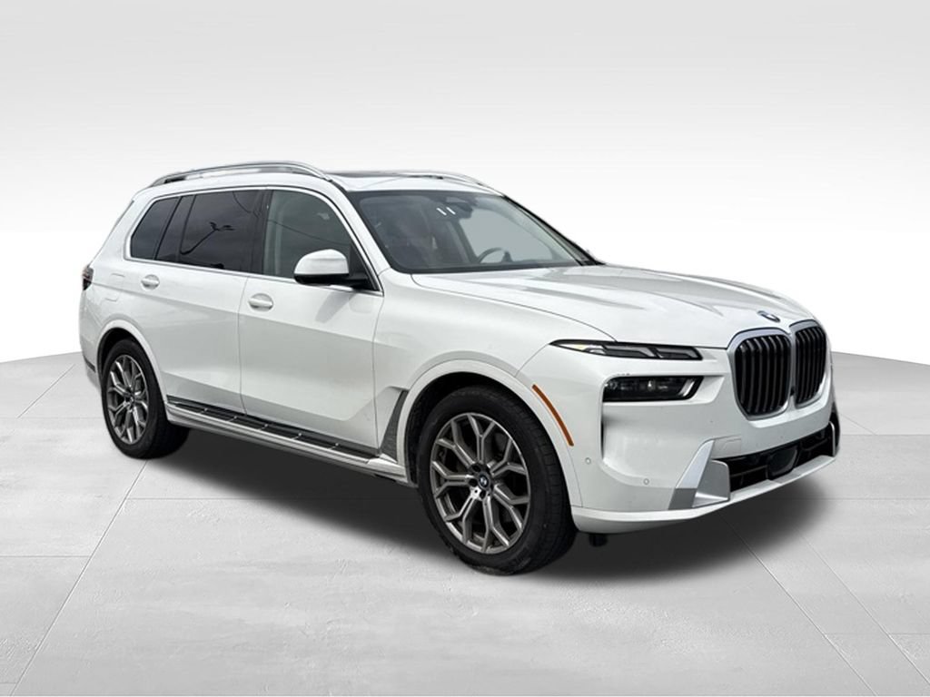 Used 2025 BMW X7 xDrive40i AWD/4WD image 3