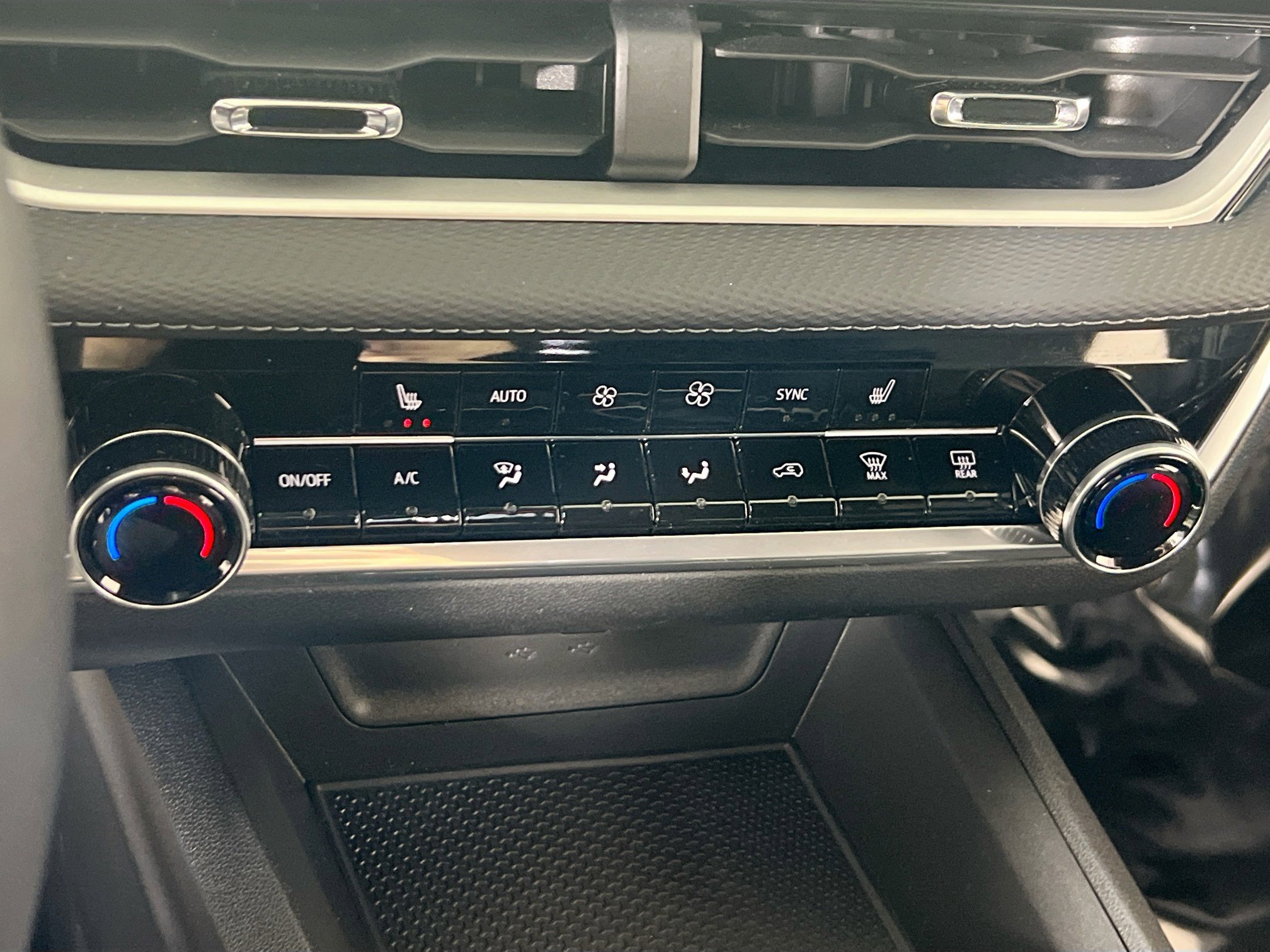 Used 2026 Chevrolet Equinox LT w/ Convenience Package II image 16