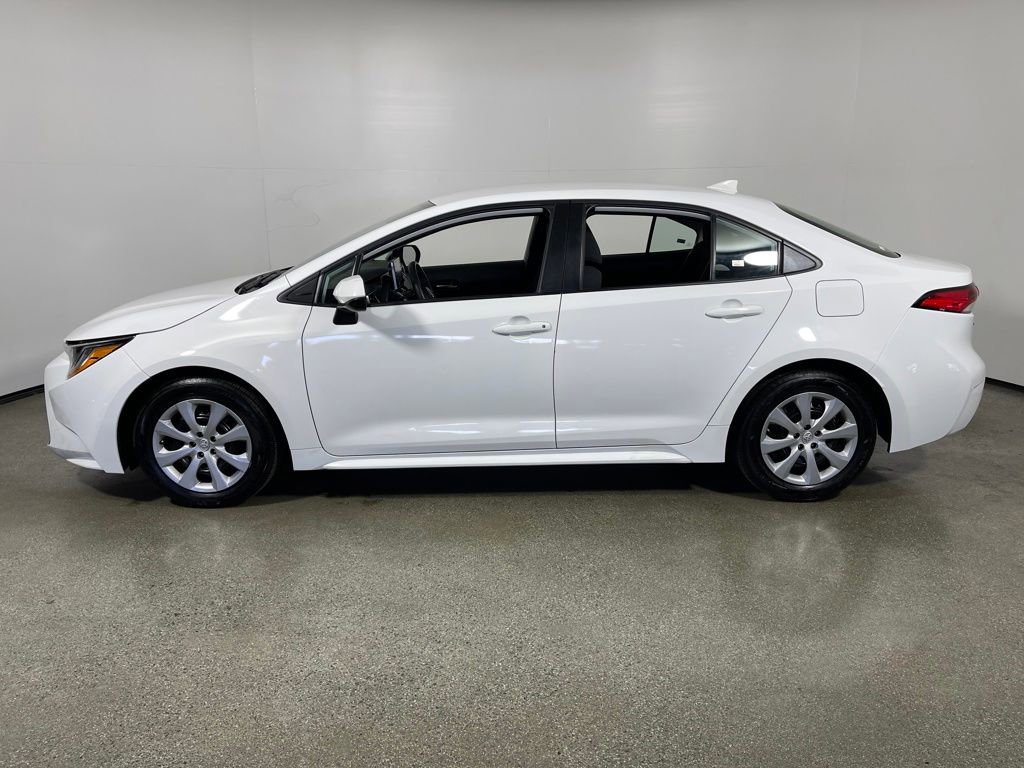 Used 2021 Toyota Corolla LE image 6