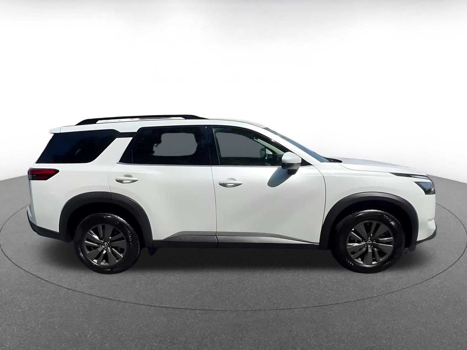 Used 2025 Nissan Pathfinder SV AWD/4WD image 16
