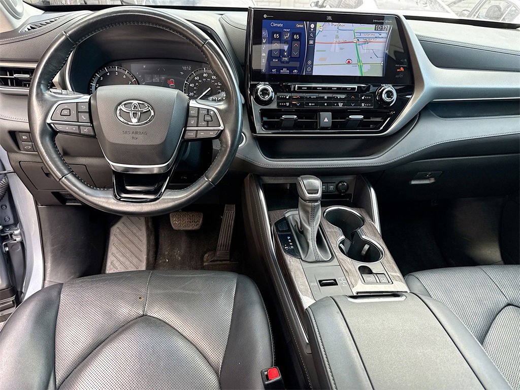 Used 2021 Toyota Highlander Limited image 24