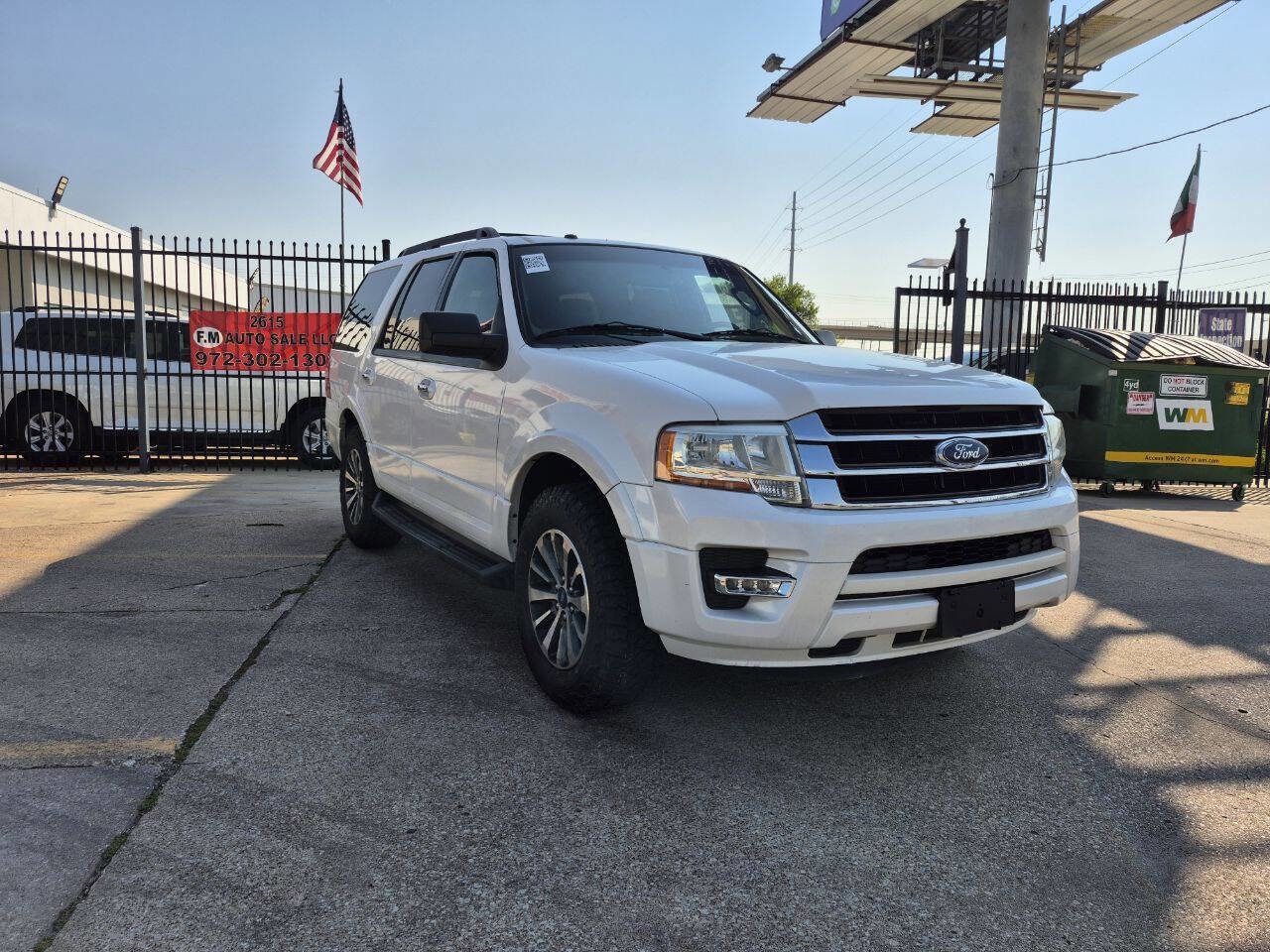 Used 2015 Ford Expedition XLT RWD image 4