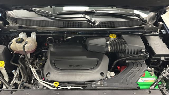 Used 2025 Chrysler Pacifica Limited image 34