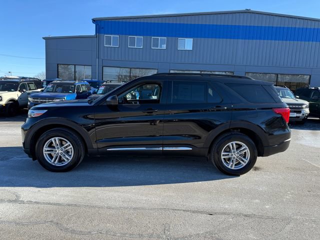 Used 2022 Ford Explorer XLT w/ Equipment Group 202A image 2