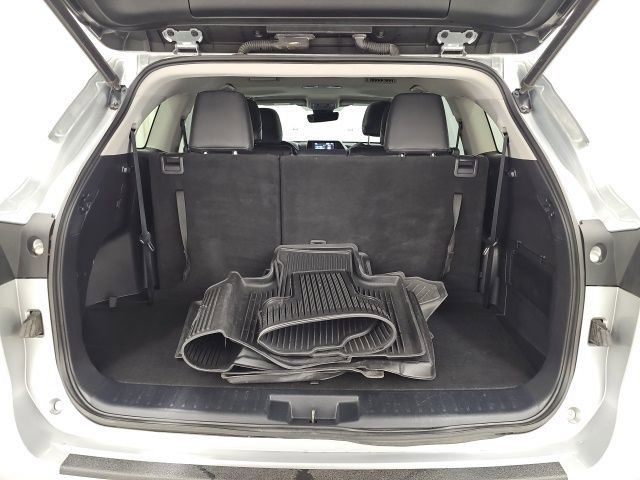 Used 2020 Toyota Highlander XLE image 34