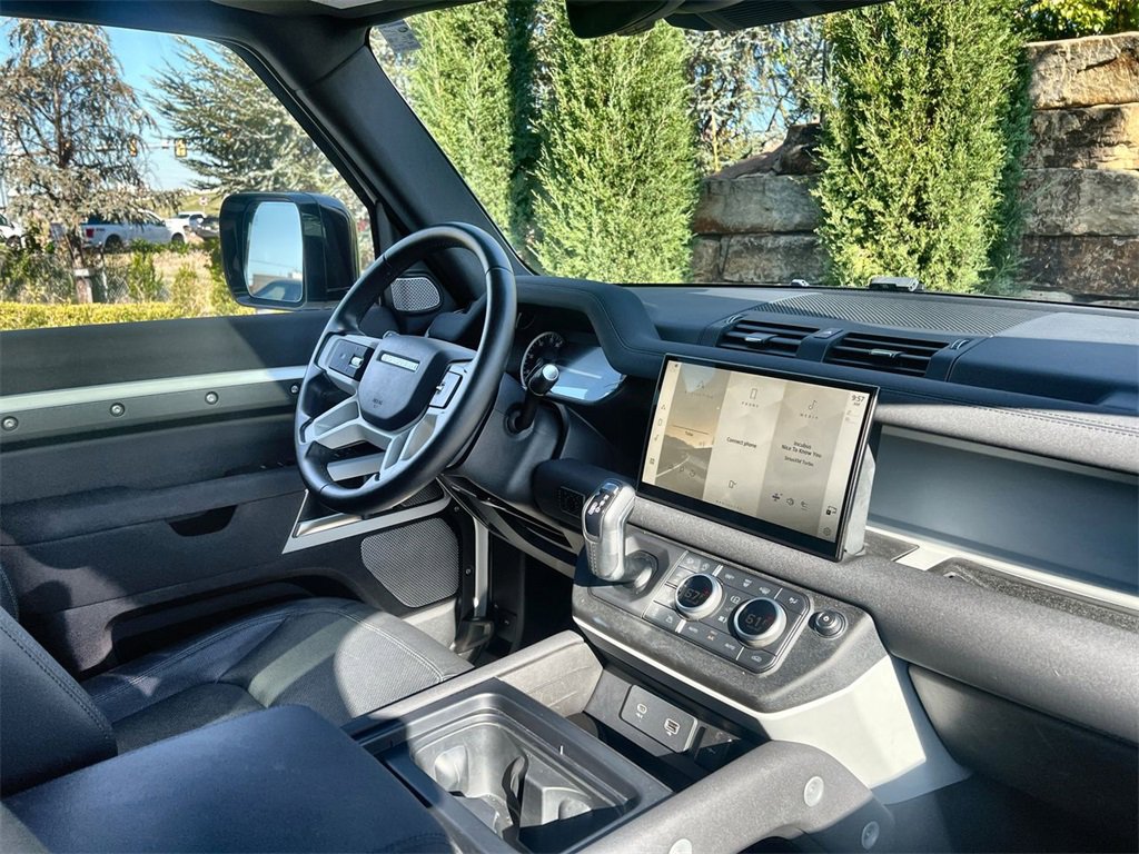 Used 2023 Land Rover Defender 130 S image 14