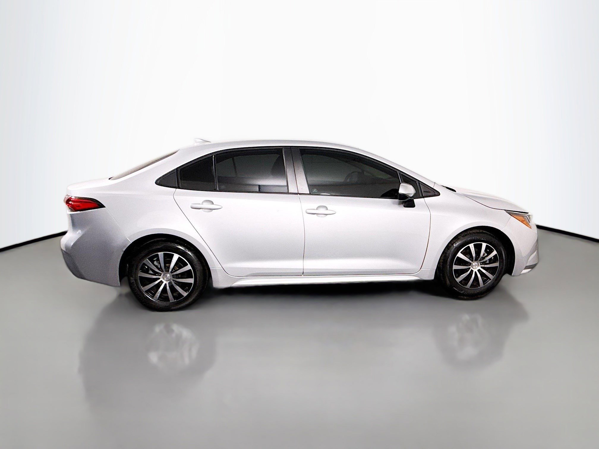 Used 2022 Toyota Corolla LE image 11