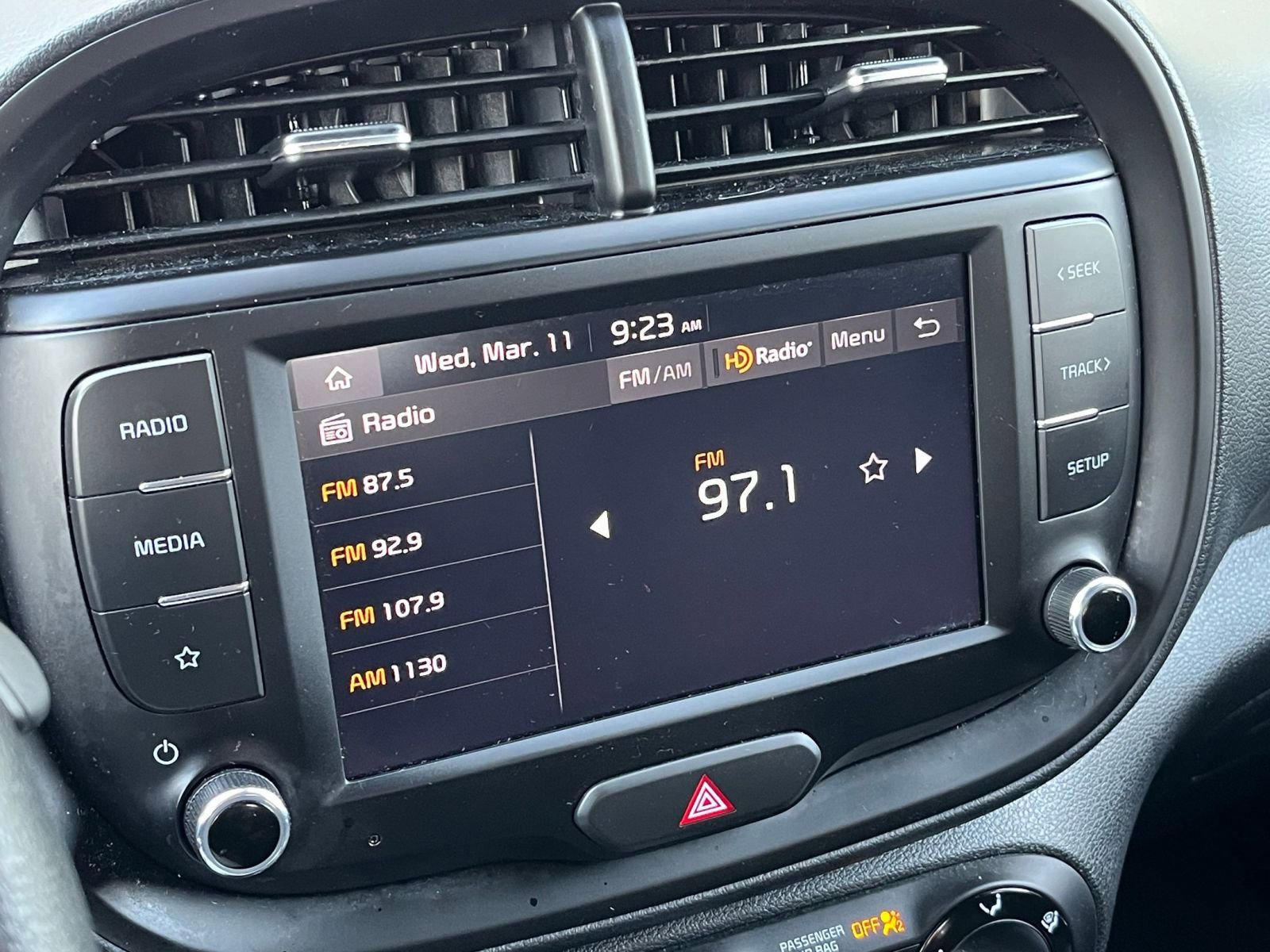 Used 2025 Kia Soul LX w/ LX Technology Package FWD image 18