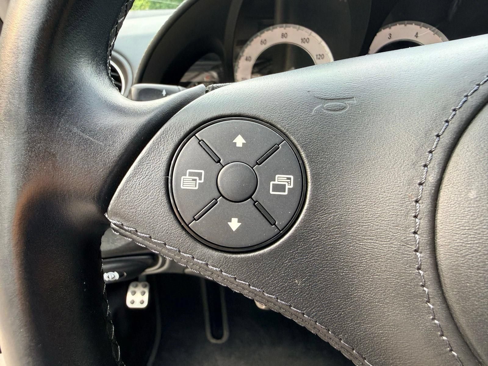 Used 2011 Mercedes-Benz SL 550 image 35