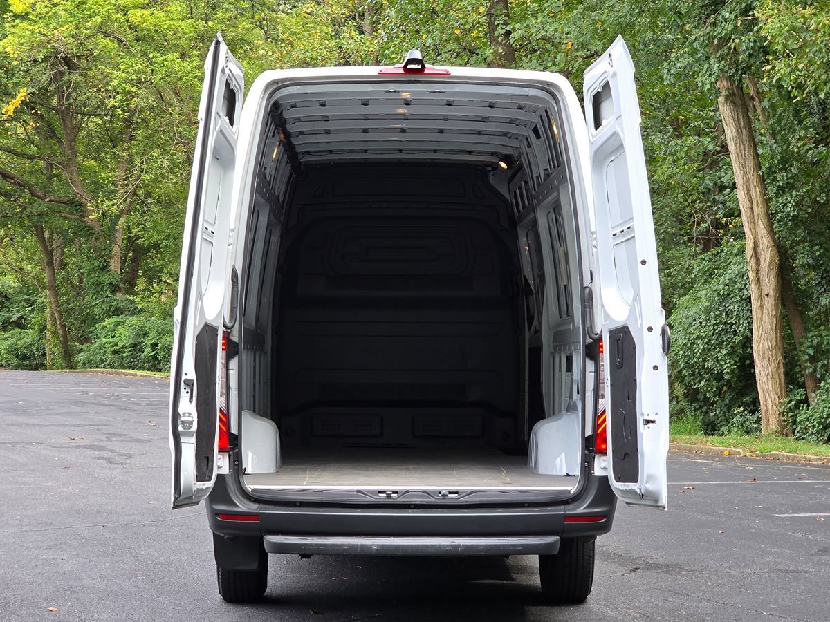 Used 2024 Mercedes-Benz eSprinter 170 Cargo image 46
