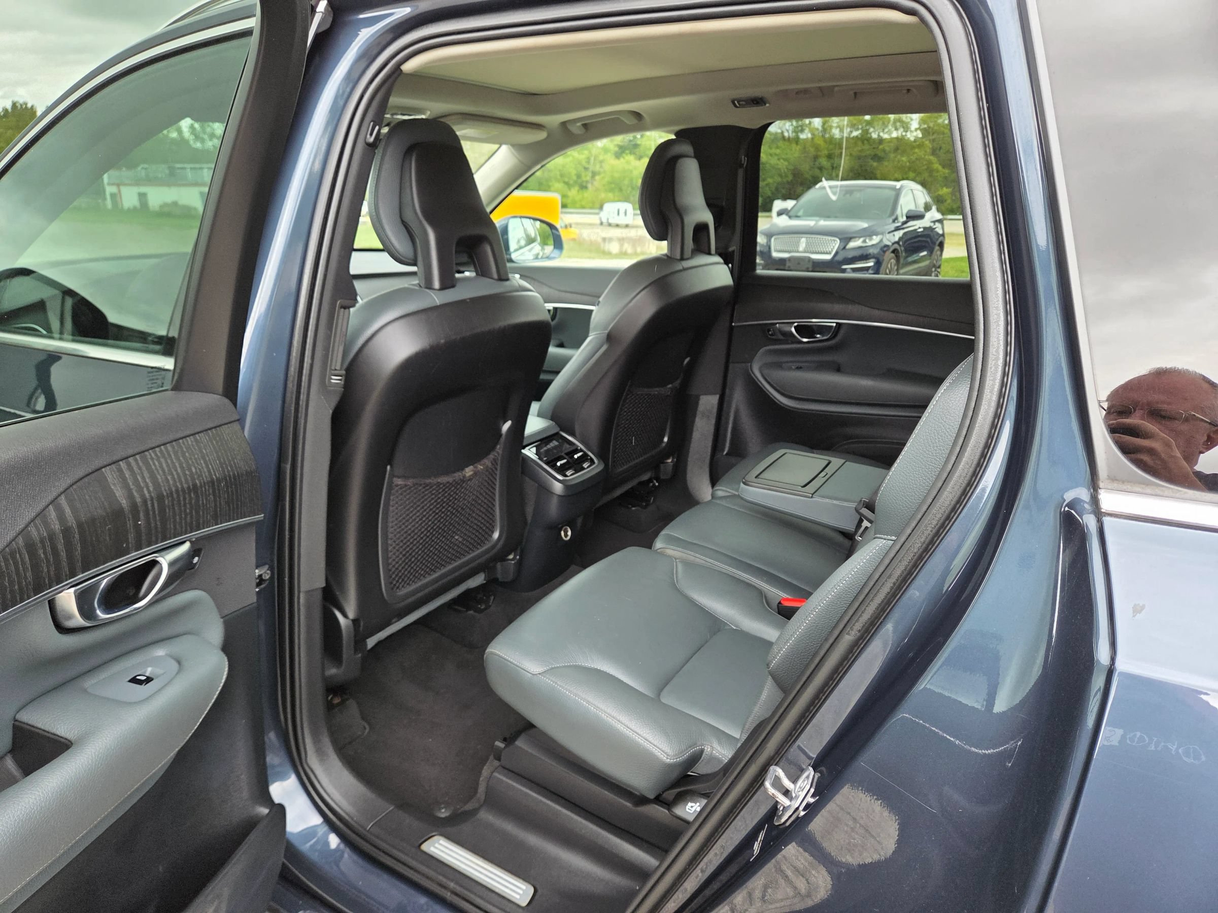 Used 2020 Volvo XC90 T6 Momentum AWD/4WD image 15