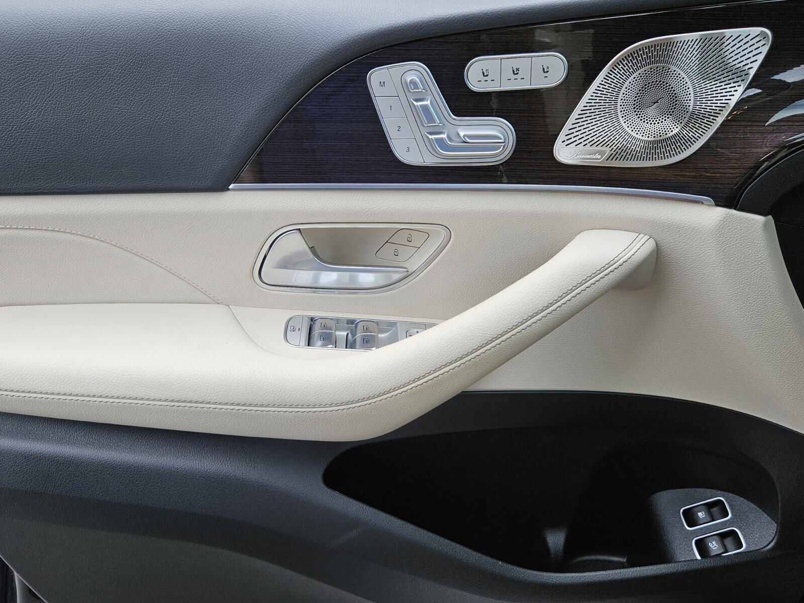 Certified 2025 Mercedes-Benz GLE 450e 4MATIC image 42