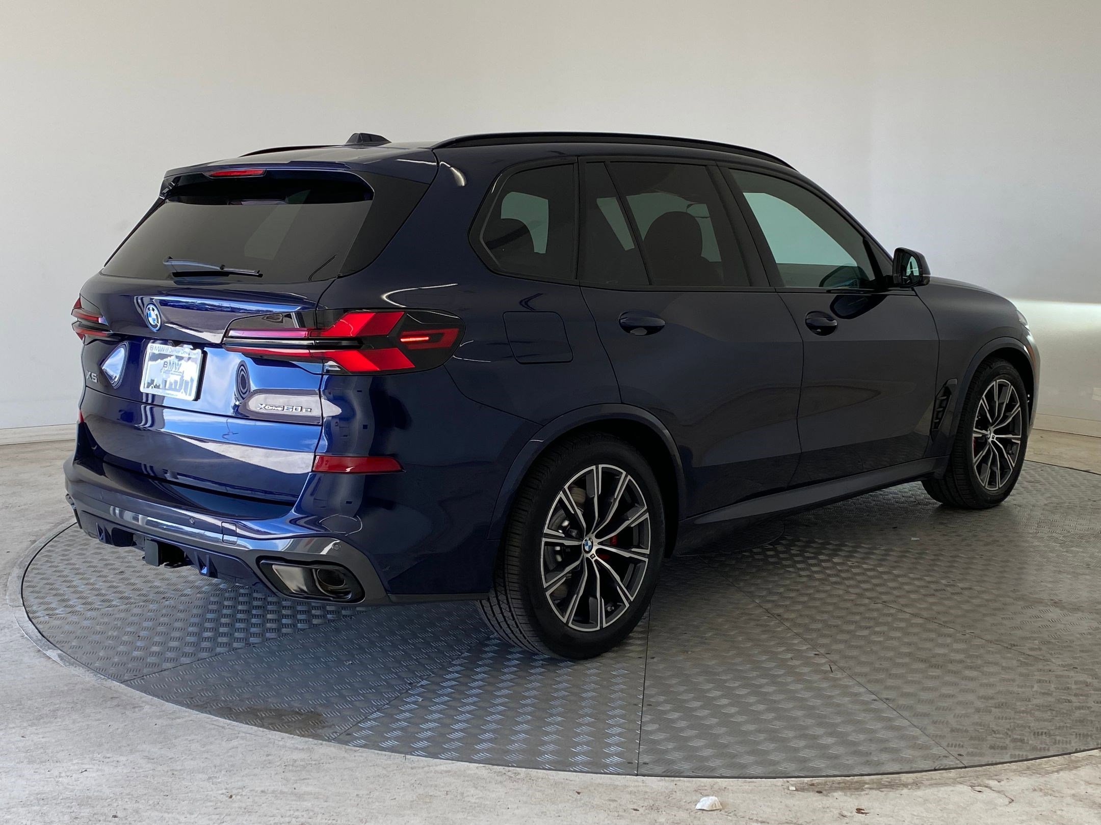New 2026 BMW X5 xDrive50e w/ M Sport Package image 9
