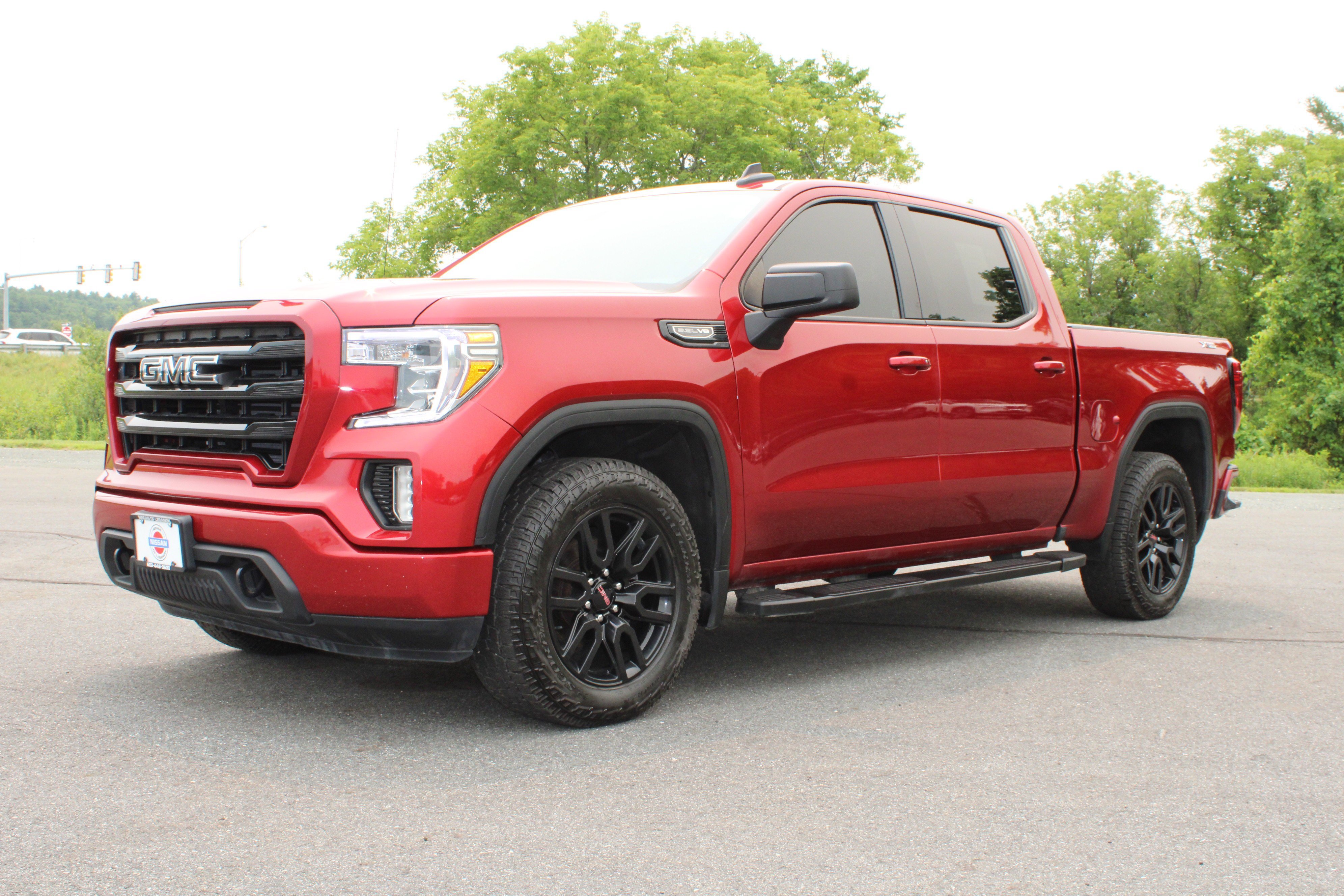 Used 2021 GMC Sierra 1500 Elevation w/ LPO, Elevation Black Package AWD/4WD image 1