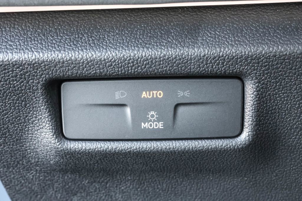 New 2026 Volkswagen Tiguan SE image 24