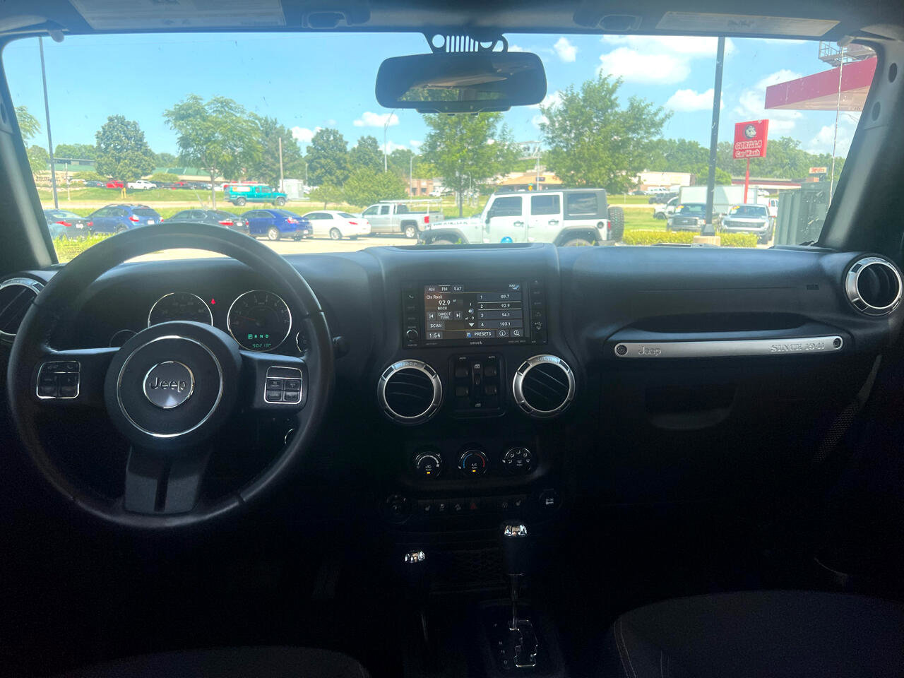 Used 2017 Jeep Wrangler Unlimited Rubicon w/ Connectivity Group image 12