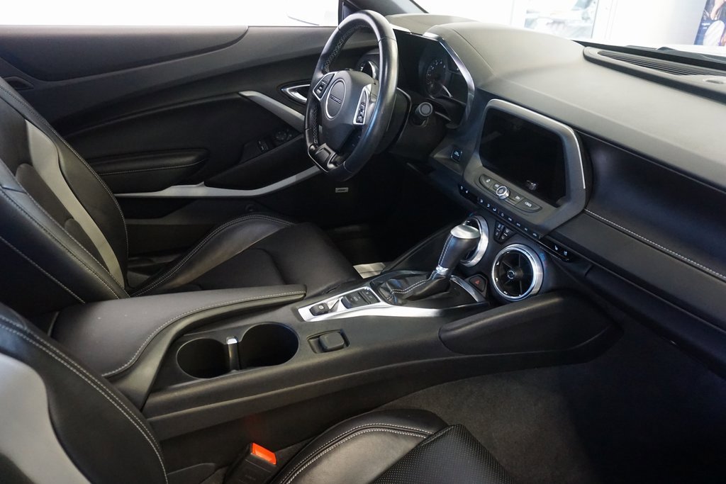 Used 2022 Chevrolet Camaro LT w/ Technology Package image 25