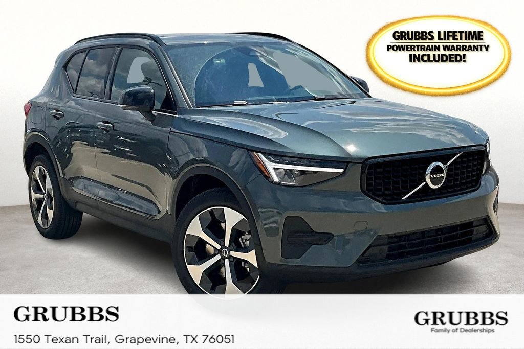 New 2026 Volvo XC40 B4 Core w/ Climate Package