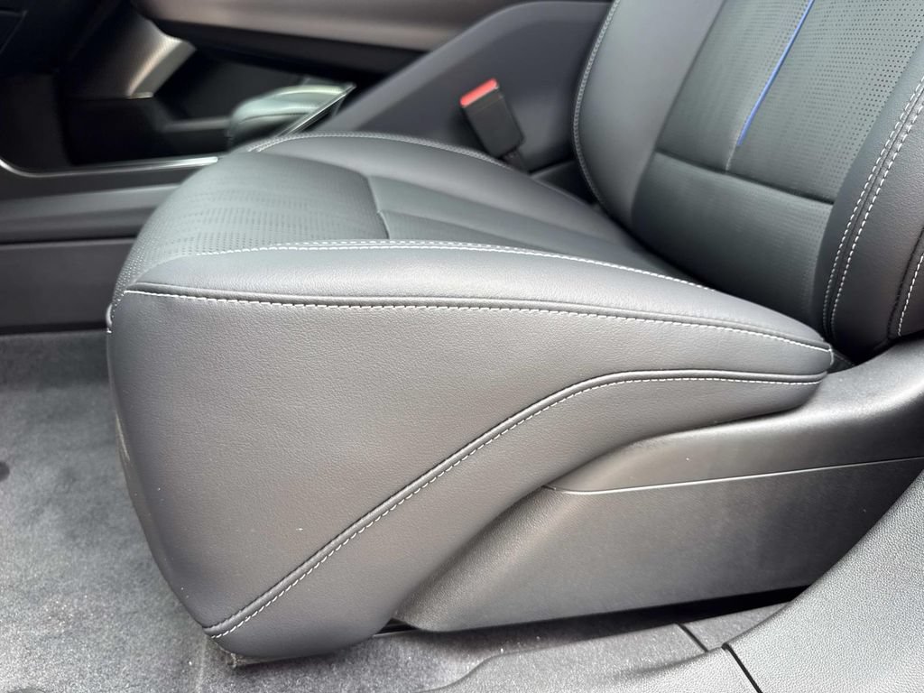 New 2026 Cadillac Lyriq Signature Luxury w/ LPO, Floor Liner Package RWD image 20