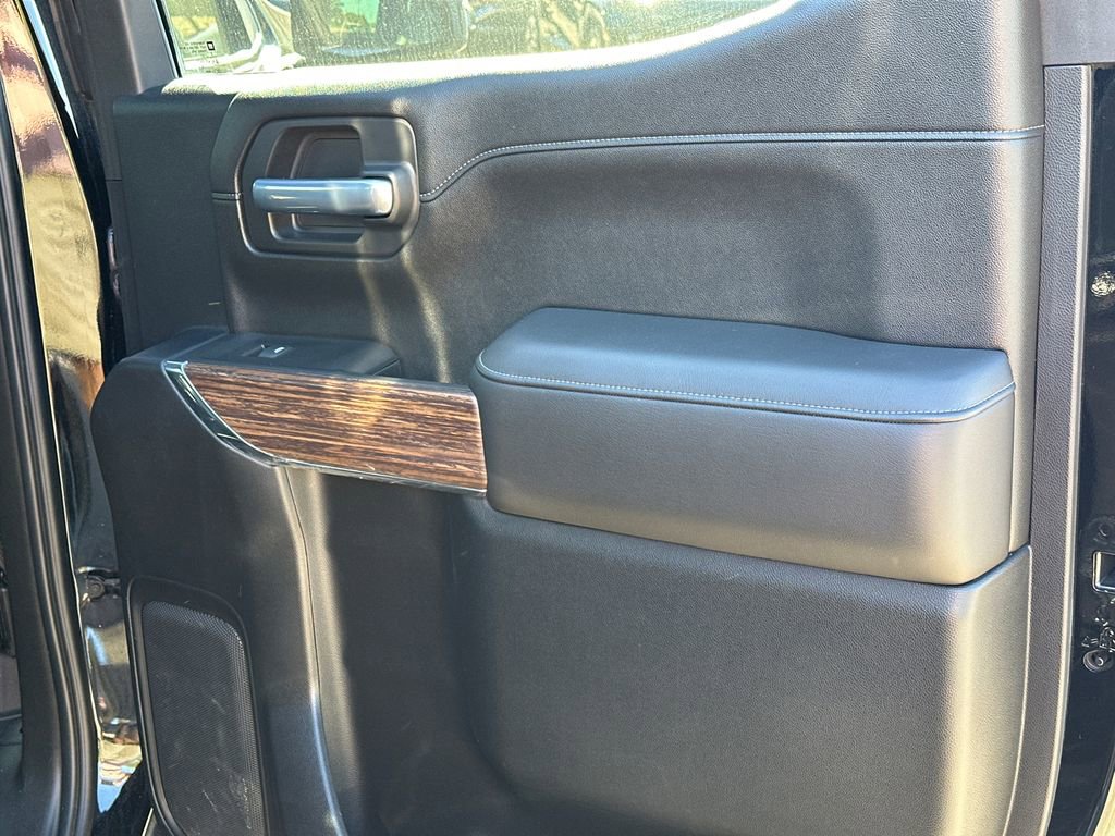 Used 2021 Chevrolet Silverado 1500 High Country w/ Technology Package image 16