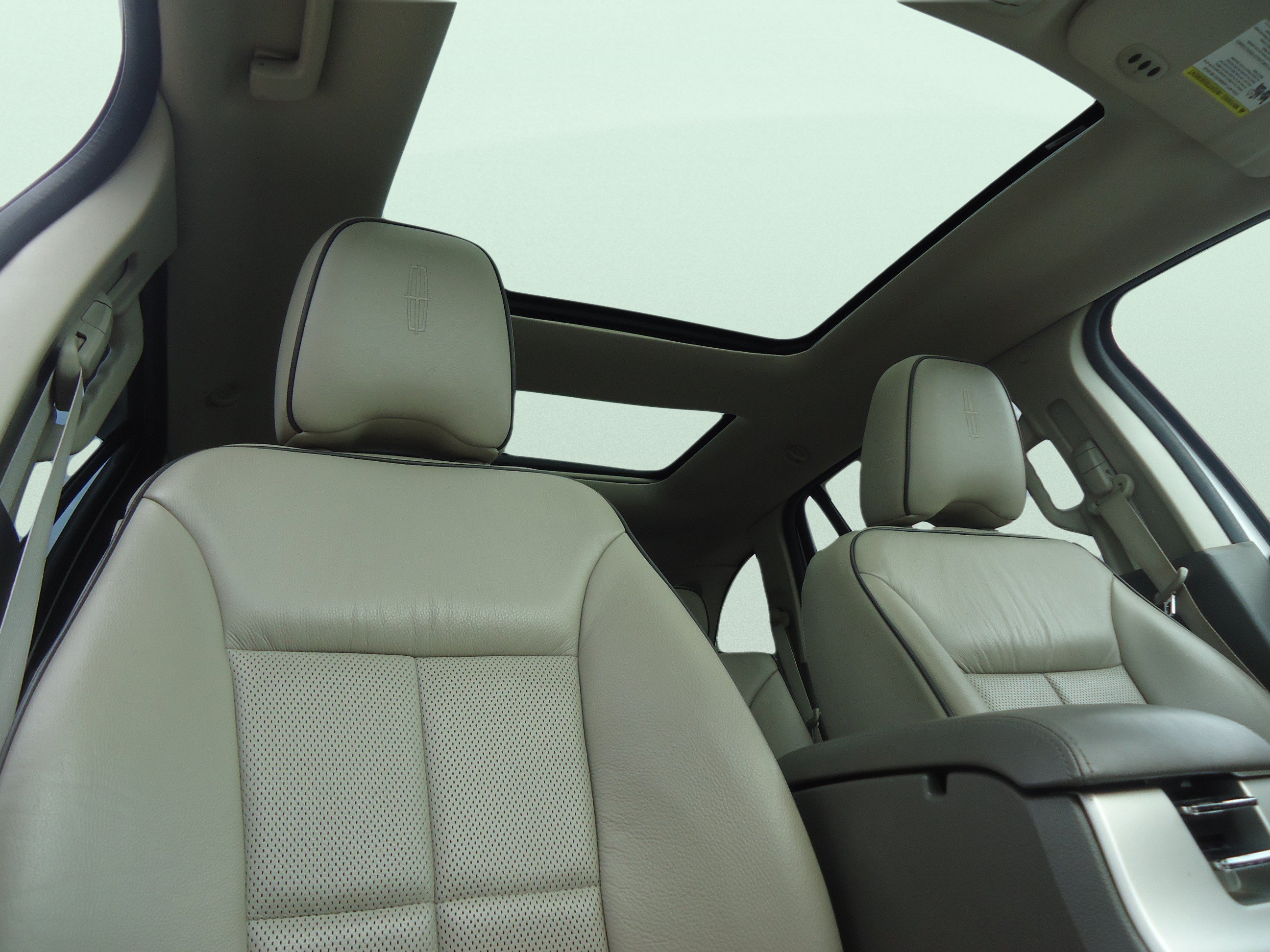 Used 2010 Lincoln MKX AWD image 26