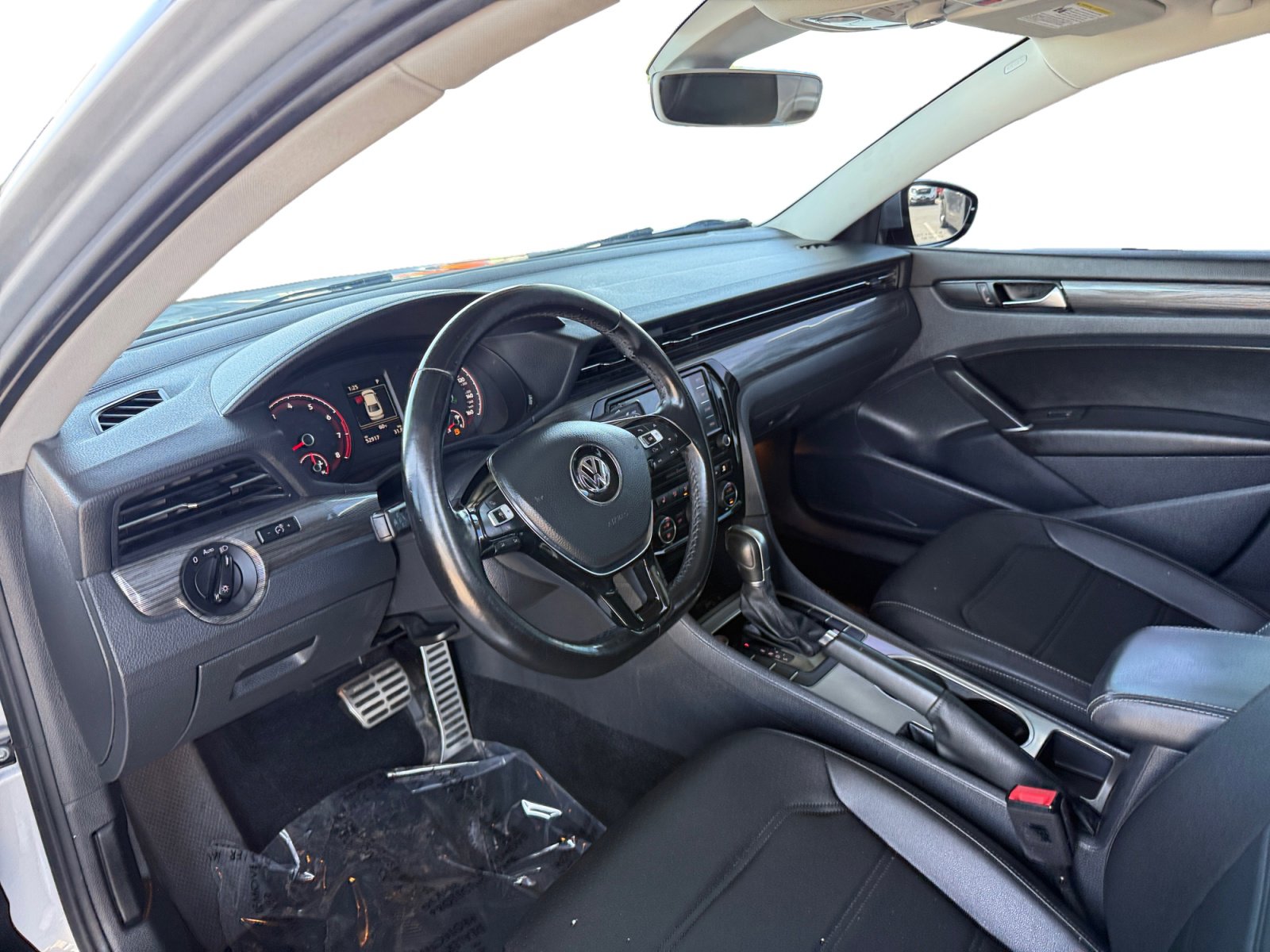 Used 2020 Volkswagen Passat 2.0T R-Line FWD image 9