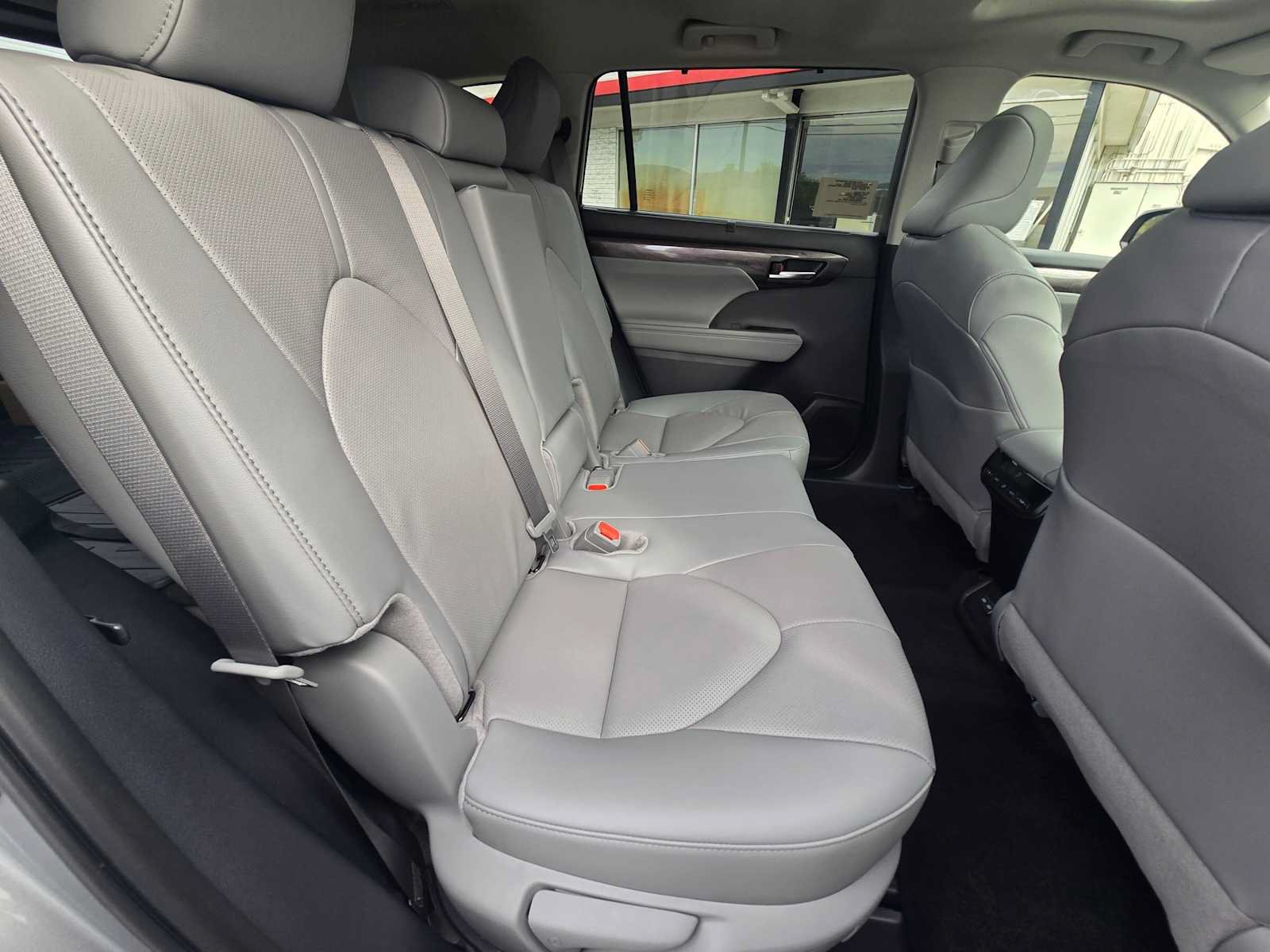 New 2026 Toyota Highlander Limited AWD/4WD image 12