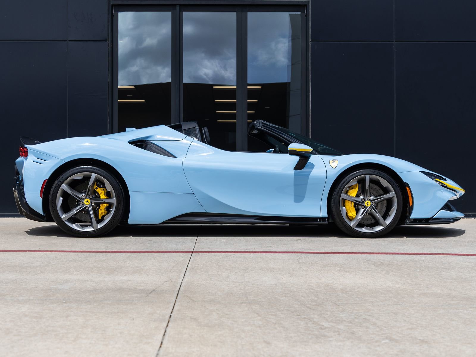 Used 2024 Ferrari SF90 Spider image 10