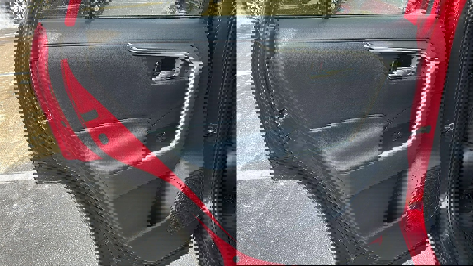 Used 2021 Toyota RAV4 XLE w/ Convenience Package image 21