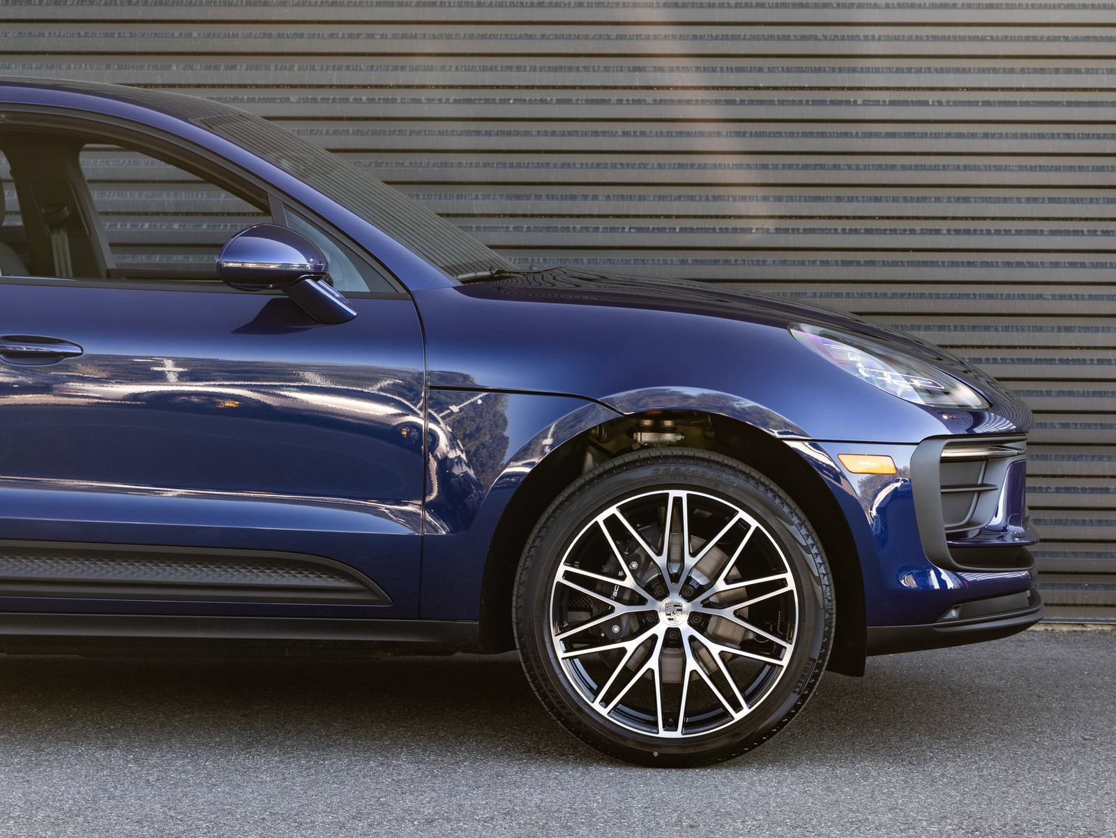 Certified 2026 Porsche Macan AWD/4WD image 9