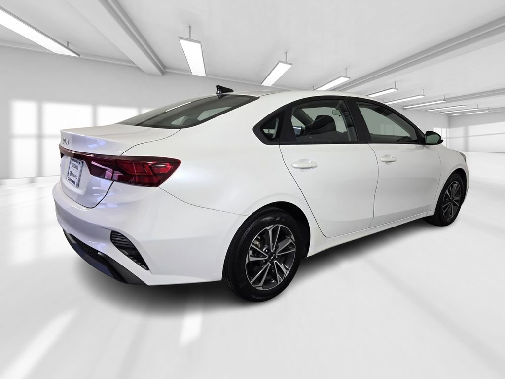 Used 2022 Kia Forte LXS image 8