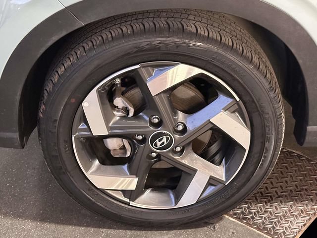 Used 2025 Hyundai Venue SEL FWD image 14