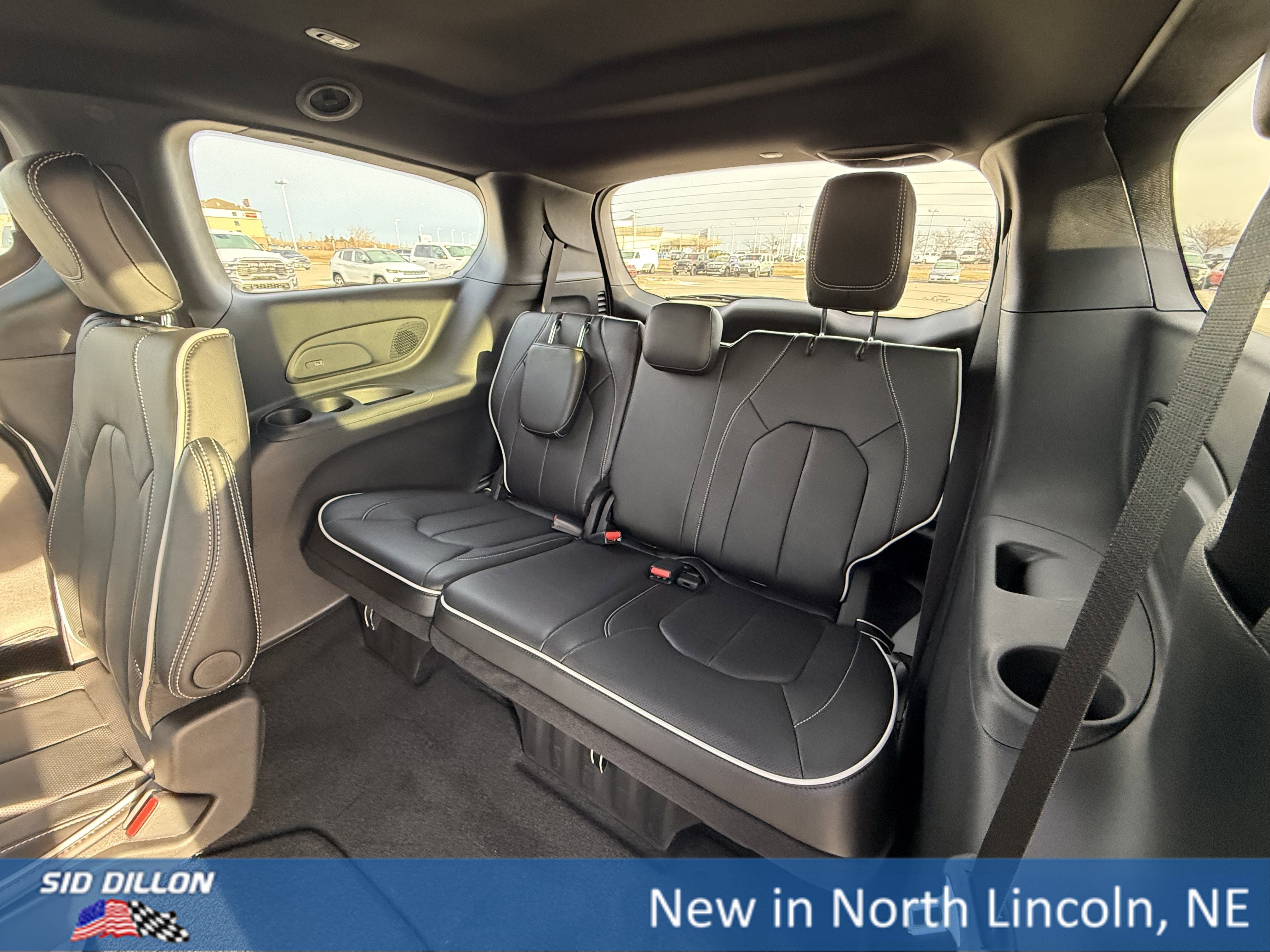 New 2026 Chrysler Pacifica Limited w/ S Appearance Package image 16